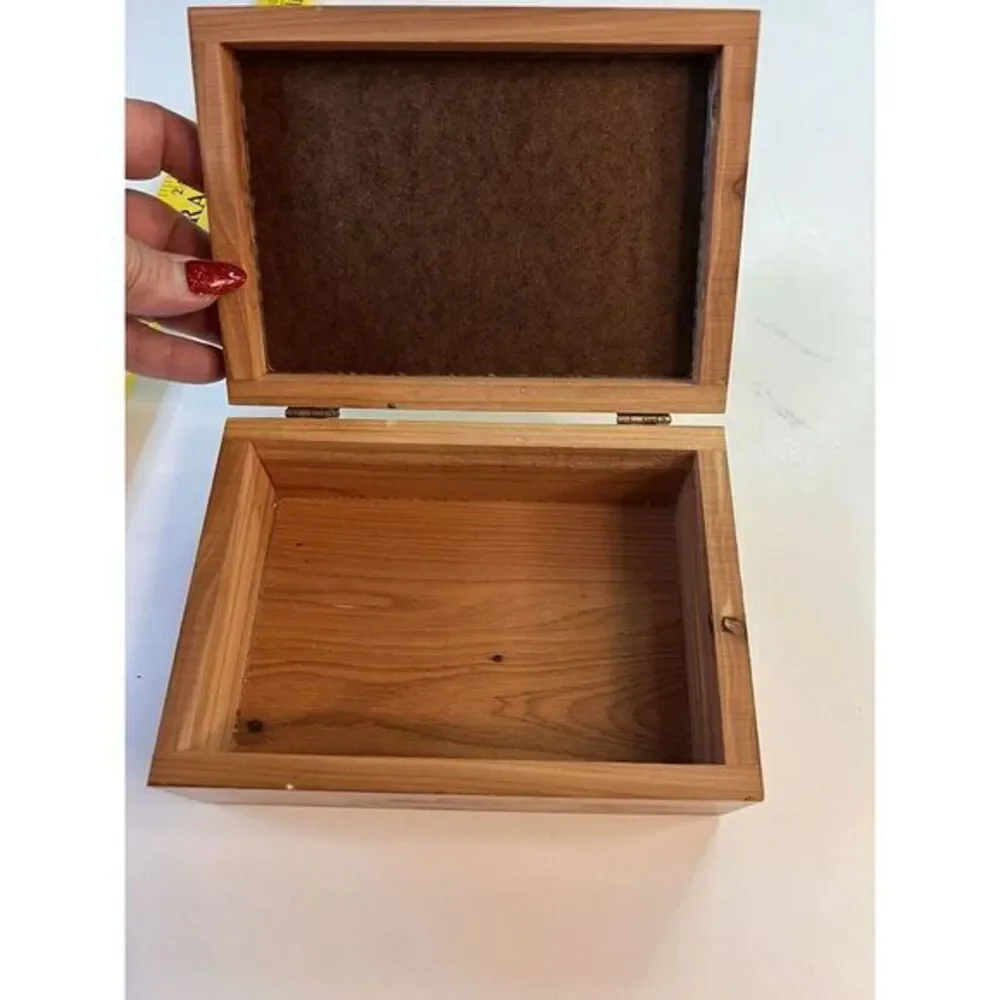 Vintage Miracle of Friendship Cedar Trinket Box  Kentucky Lincoln's‎ Birthplace